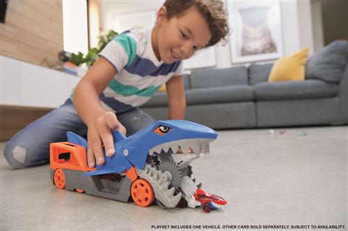 TUBARÃO MASTIGA E TRANSPORTA CARROS (HOT WHEELS)