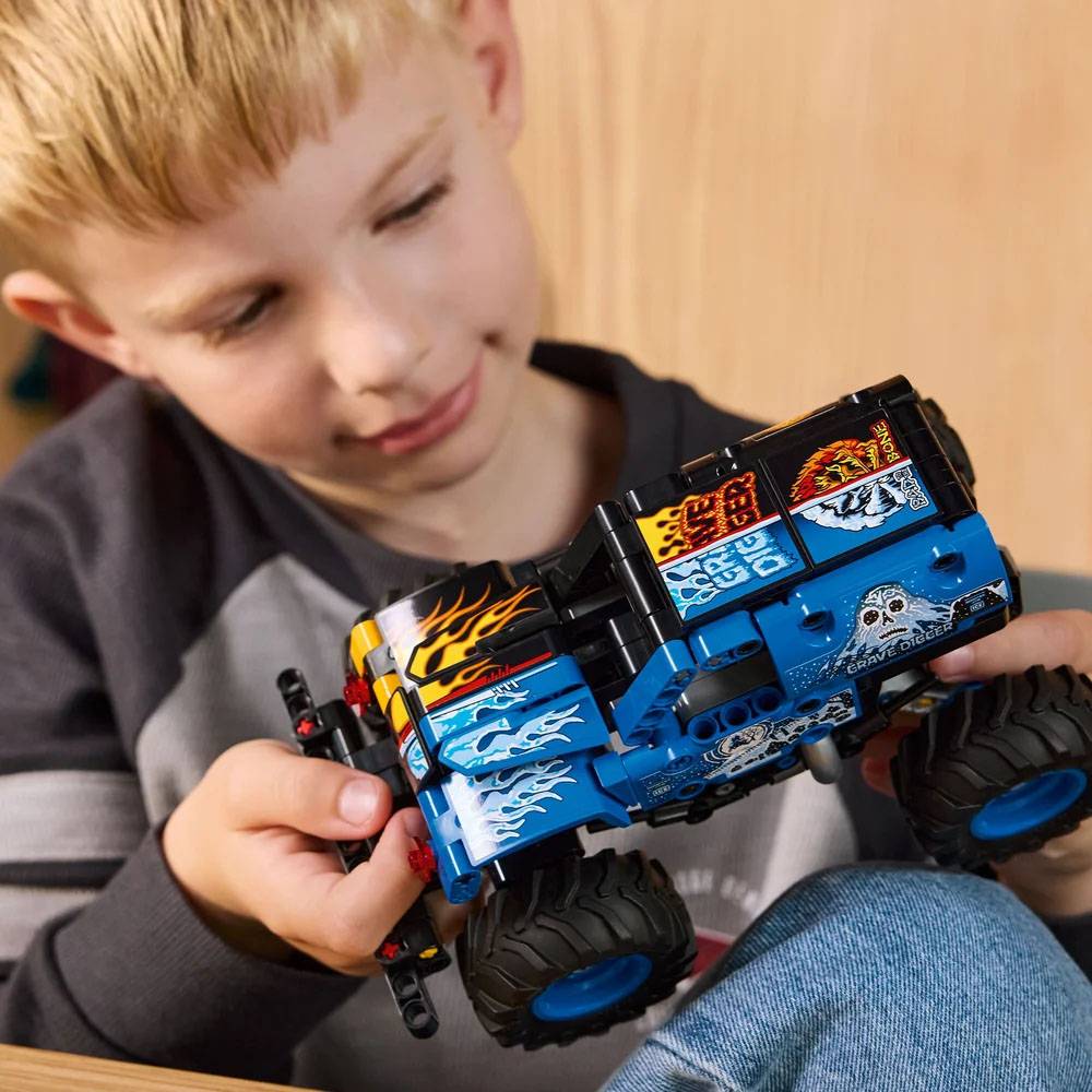 LEGO TECHNIC: MONSTER JAM GRAVE DIGGER FOGO E GELO (42219)