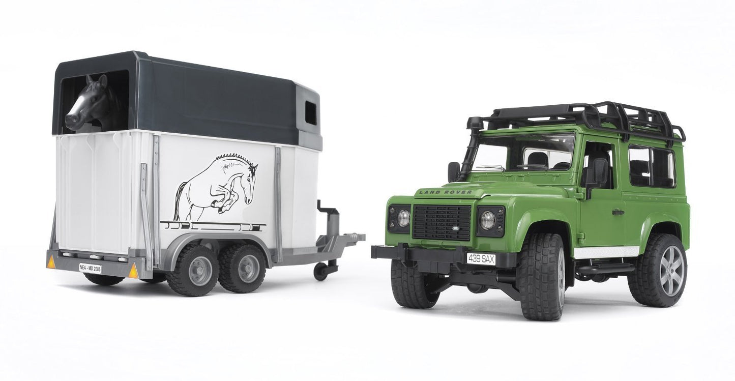 Land Rover Defender Station Wagon c/ atrelado e 1 cavalo